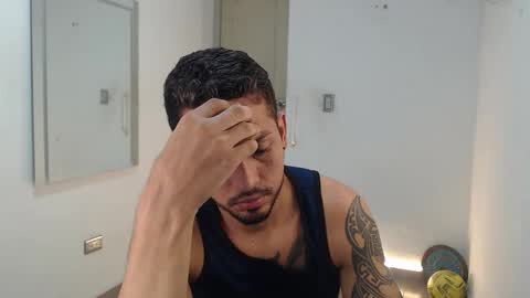 Snapshot of damian_muscle chatting on 10.15.25 Damian online show from 10.15.25