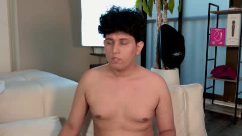 Snapshot of damian_salvatoree chatting on 10.13.25 damian_salvatoree online show from 10.13.25