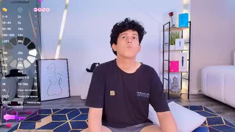 Snapshot of damian_salvatoree chatting on 11.26.25 damian_salvatoree online show from 11.26.25