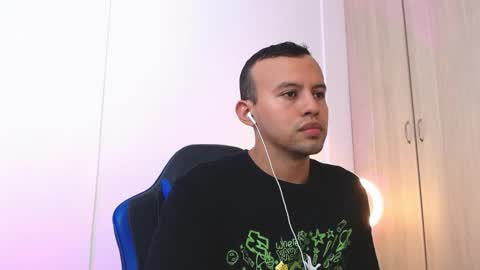 Snapshot of damian_wish chatting on 03.11.26 Damian Wish online show from 03.11.26