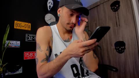 Snapshot of damiancox chatting on 12.31.24 Daamiancox online show from 12.31.24