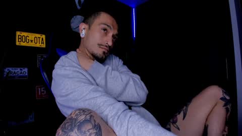 Snapshot of damiancox chatting on 01.07.25 Daamiancox online show from 01.07.25