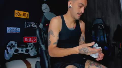 Snapshot of damiancox chatting on 11.24.25 Daamiancox online show from 11.24.25