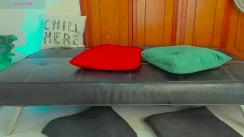 Snapshot of damn_fantasy chatting on 12.15.24 Kary-- independent model Schedule 0530am-1000am colombian time online show from 12.15.24