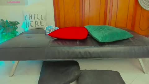 Snapshot of damn_fantasy chatting on 12.18.24 Kary-- independent model Schedule 0530am-1000am colombian time online show from 12.18.24