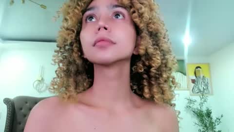 Snapshot of damnperfectxx chatting on 09.22.25 damnperfectxx online show from 09.22.25