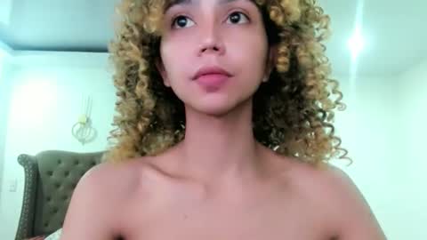 Snapshot of damnperfectxx chatting on 09.26.25 damnperfectxx online show from 09.26.25