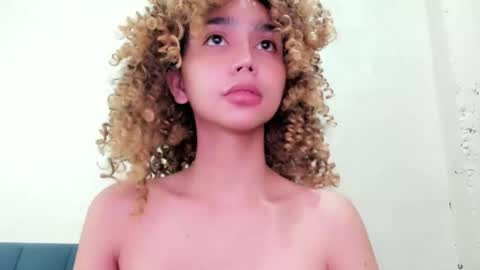 Snapshot of damnperfectxx chatting on 12.21.25 damnperfectxx online show from 12.21.25