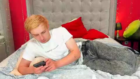 Snapshot of damonlux chatting on 07.12.26 Damon online show from 07.12.26