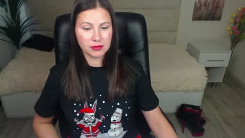 Snapshot of dana_dom chatting on 12.25.24 Dana Dom online show from 12.25.24