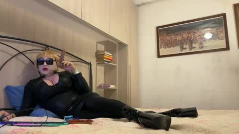 danastone_livingdoll online show from 12.14.24