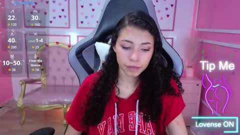 Snapshot of danatella_a chatting on 12.18.25 Danatella online show from 12.18.25