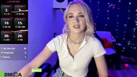Snapshot of dances_queen chatting on 06.18.26 dances_queen online show from 06.18.26