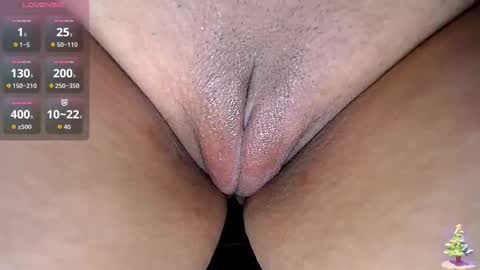 Snapshot of danette_deluxee chatting on 12.16.25 danette_deluxee online show from 12.16.25