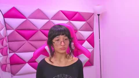 Snapshot of dani_dream chatting on 11.24.25 dani_dream online show from 11.24.25