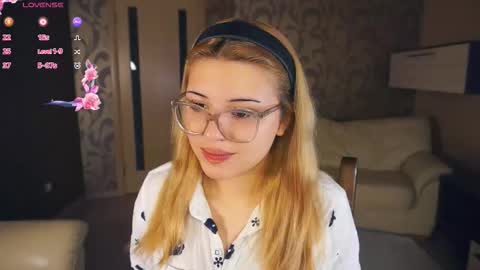 Snapshot of danibedonie chatting on 09.11.25 Venice online show from 09.11.25