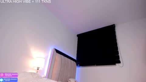  independent model   online show from 10.08.25