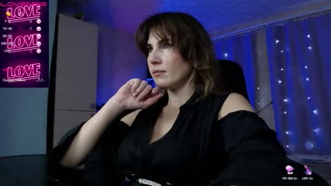 Snapshot of danielacooperx chatting on 10.19.25 Daniela Cooper online show from 10.19.25