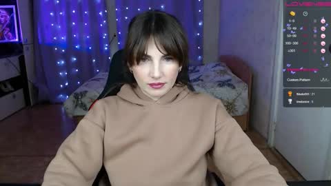 Snapshot of danielacooperx chatting on 11.17.25 Daniela Cooper online show from 11.17.25