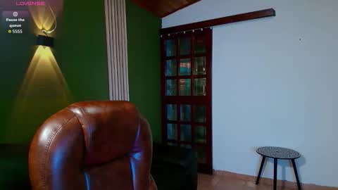 Snapshot of danielamonroe chatting on 11.14.25 danielamonroe online show from 11.14.25