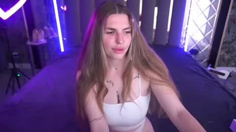 Snapshot of danielareign chatting on 06.14.26 danielareign online show from 06.14.26