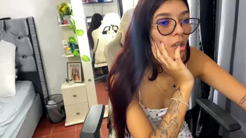 danielaw777 online show from 11.18.25