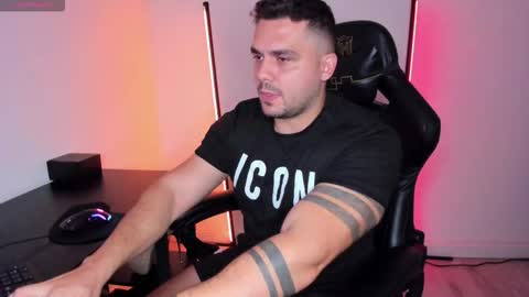 Snapshot of danielbateson chatting on 10.11.25 danielbateson online show from 10.11.25