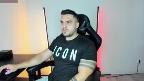 Snapshot of danielbateson chatting on 10.13.25 danielbateson online show from 10.13.25