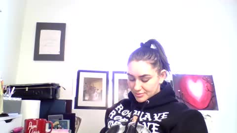 Snapshot of danielle2015 chatting on 01.22.25 Your Wet Dream NEW Tight online show from 01.22.25