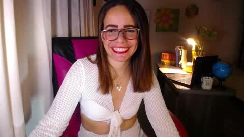 Snapshot of danielle_rose_ chatting on 05.25.26 Angie online show from 05.25.26