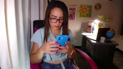 Snapshot of danielle_rose_ chatting on 06.08.26 Angie online show from 06.08.26