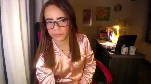 Snapshot of danielle_rose_ chatting on 07.24.26 Angie online show from 07.24.26