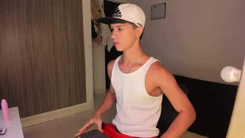 Snapshot of daniels_cruz chatting on 12.01.24 Daniels Cruz online show from 12.01.24