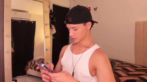 Snapshot of daniels_cruz chatting on 02.21.25 Daniels Cruz online show from 02.21.25