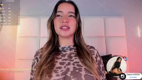 Snapshot of danii_hill chatting on 12.20.25 Danii online show from 12.20.25