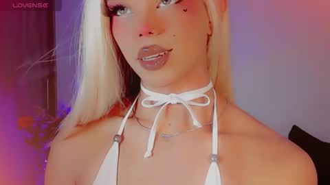 Snapshot of daniilee_ chatting on 12.19.25 DANNI LEE online show from 12.19.25