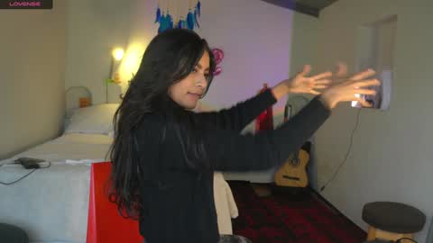 danalle .. online show from 01.20.25