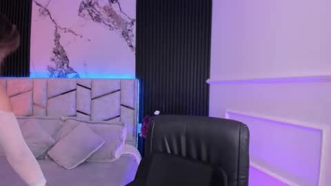 Dani Phonenix online show from 01.08.26