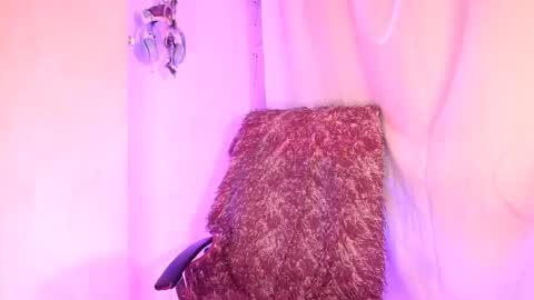 Snapshot of danita_veelz chatting on 11.28.25 danita_veelz online show from 11.28.25