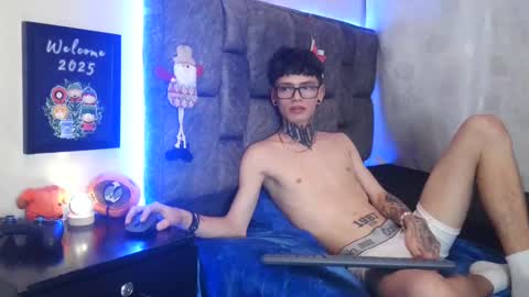 Snapshot of dann_brown chatting on 01.01.25 Dann Brown online show from 01.01.25