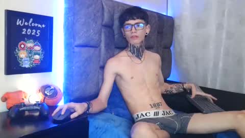 Snapshot of dann_brown chatting on 01.06.25 Dann Brown online show from 01.06.25