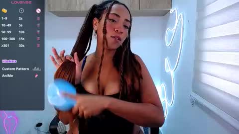 Snapshot of danna__ross chatting on 01.08.26 Danna Ross online show from 01.08.26