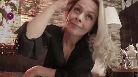 Snapshot of danna_johnson2 chatting on 02.26.25 natalia online show from 02.26.25