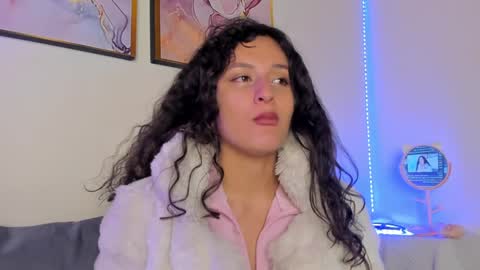 Snapshot of danna_lovs chatting on 01.28.25 Danna Lovs online show from 01.28.25