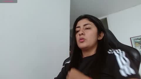 Snapshot of danna_peterson chatting on 11.10.25 Danna online show from 11.10.25