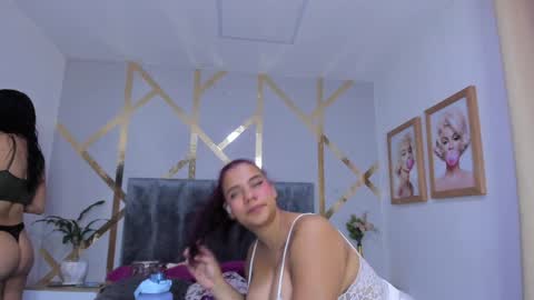 Snapshot of danna_reyess chatting on 12.13.24 Danna online show from 12.13.24