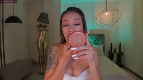 Snapshot of dannacruz_ chatting on 12.17.24 Danna Cruz online show from 12.17.24