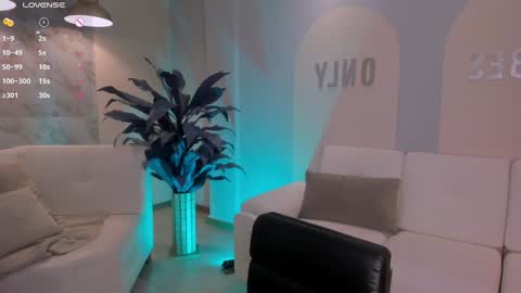 Snapshot of dannacruz_ chatting on 12.28.24 Danna Cruz online show from 12.28.24