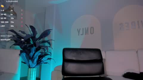 Snapshot of dannacruz_ chatting on 12.29.24 Danna Cruz online show from 12.29.24