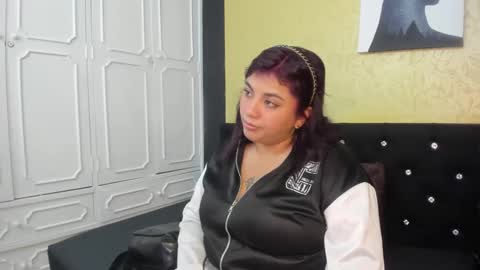 Snapshot of dannagarza chatting on 03.08.25 Danna Garza online show from 03.08.25